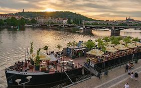 Cozy Homestay At Prague Main Station