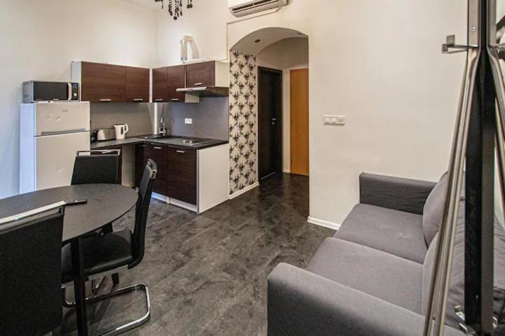 Cozy Homestay At Prague Main Station Zewnętrze zdjęcie